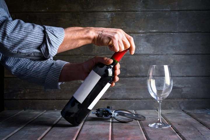 how to get the bottom of a wine bottle off